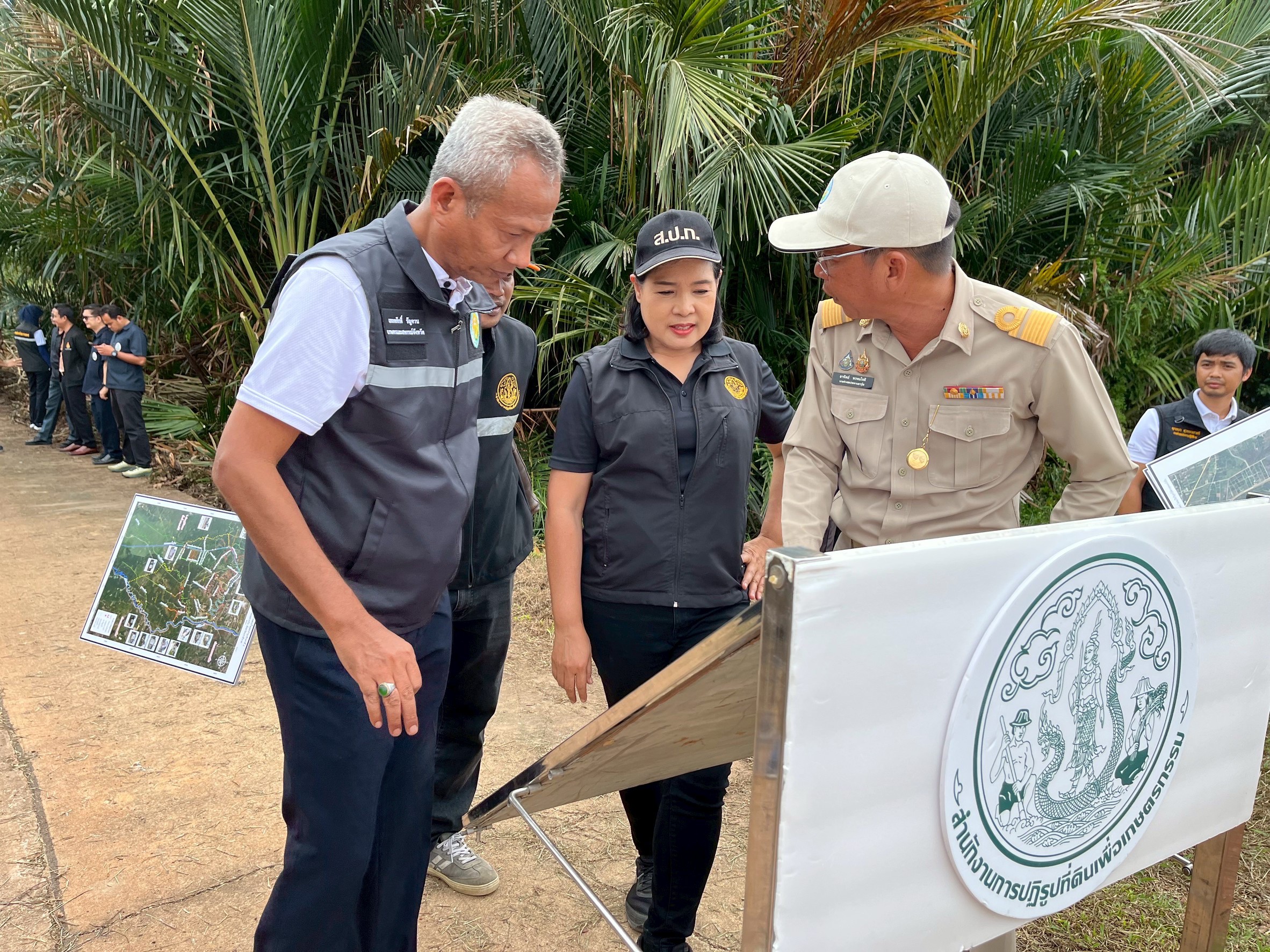 title - ผู้ตรวจราชการ ส.ป.ก. ร่วมคณะ รมช.กษ. ลงพื้นที่เร่งรัดการดำเนินงาน ยกระดับ คุณภาพชีวิตเกษตรกร จังหวัดนราธิวาส